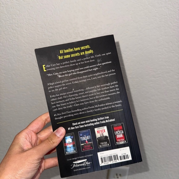 Freida McFadden Thriller Book Set - Picture 14 of 16